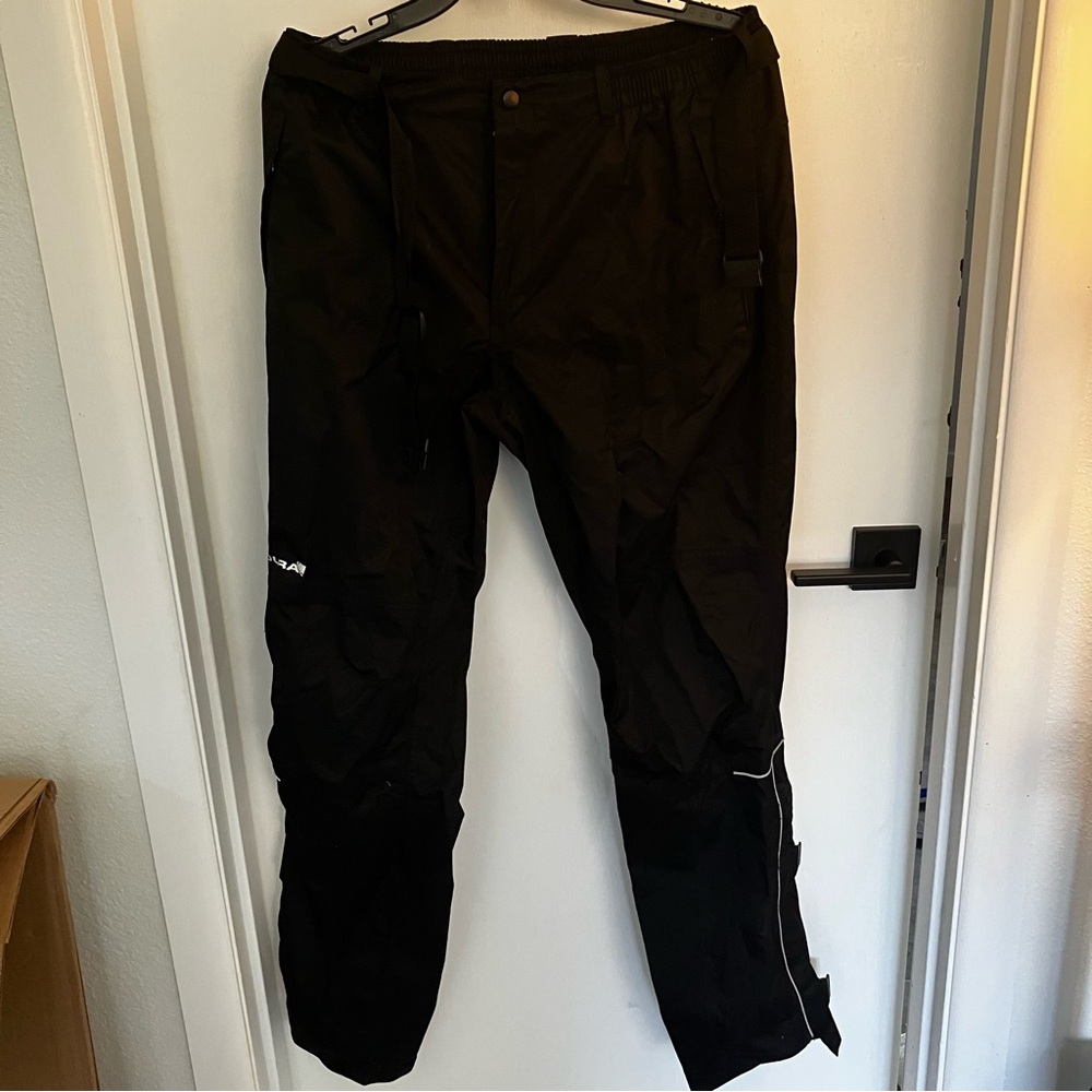 Women’s Endura Rain Pants with zipper pockets size L